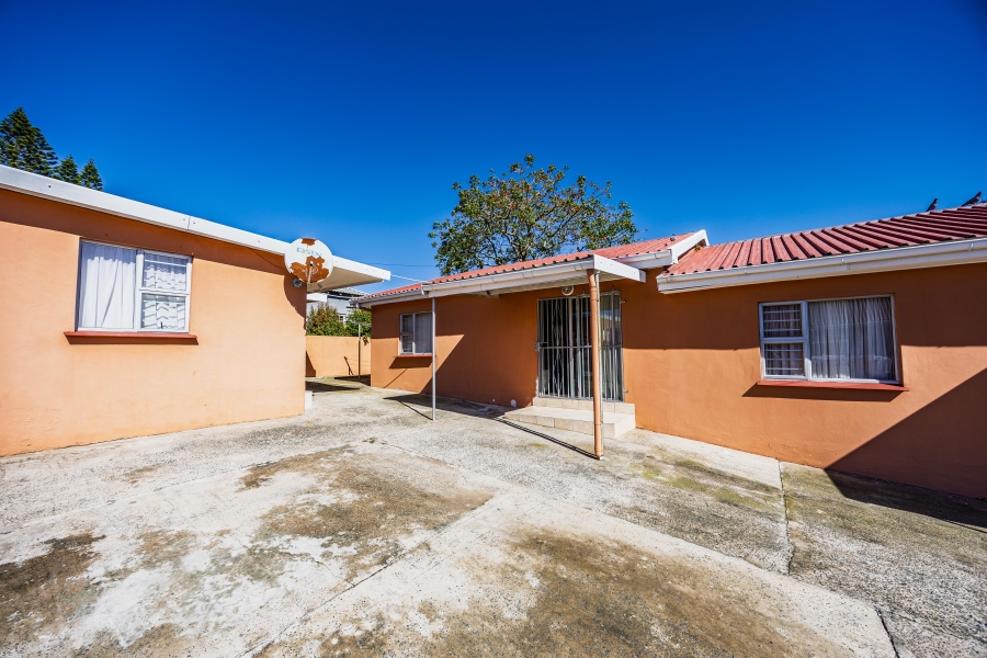 10 Bedroom Property for Sale in Greenfields Eastern Cape